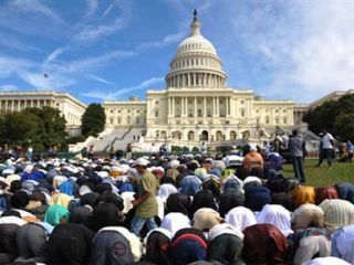 Muslim Amerika melakukan shalat di capitol hill, AS (Ilustrasi) - Foto: flickrhivemind.net