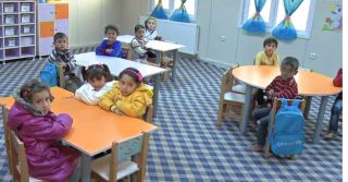 Salah satu sekolah Turki untuk pengungsi Suriah (akhbaralaalam)