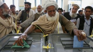 Pemilihan presiden pertama yang dilaksanakan secara independen di Afghanistan (bbc.co.uk)