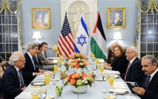 Perundingan PLO-Israel yang dihadiri Menlu AS, John Kerry (arsip paltimes)