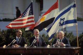 Perjanjian damai Mesir dan Israel yang dimediasi AS, 26 Maret 1979 (5tjt)  