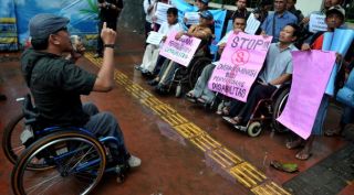Demo penyandang Disabilitas - (Foto: liputan6.com)