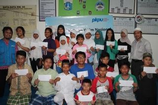 PKPU memberikan beasiswa kepada 150 anak yatim di Jakarta - Foto: kis/PKPU