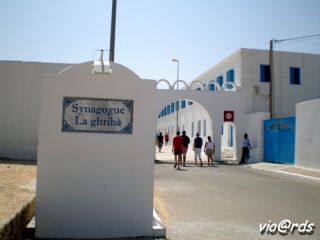 Synagogue La Ghriba di Tunisia, salah satu situs yang disucikan Yahudi. (ruedusejour.com)