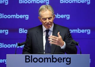Mantan PM Tony Blair di forum Bloomberg di London (theguardian)
