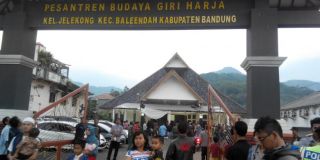 Pesantren Budaya 'Giri Harja' di kampung Giri Harja, Kelurahan Jelekong, Kecamatan Baleendah, Kabupaten Bandung, Jawa Barat - kompas.com