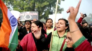 Demonstran menuntut hukuman mati bagi pemerkosa di India (bbc.co.uk)