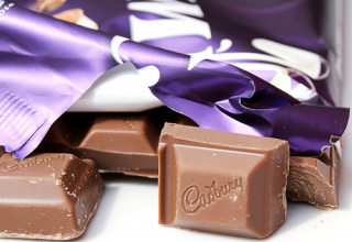 Coklat Cadbury. (macaroonella.tumbir.com)