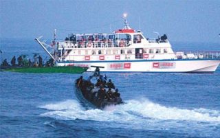 Tentara zionis menyerang kapal kemanusiaan Mavi Marmara pada 2010 (paltimes.net)