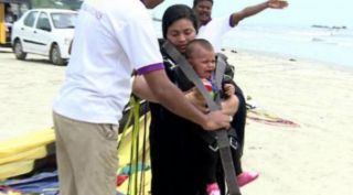 Niya Nazam, Bayi berusia 11 bulan yang diterbangkan dengan paralayang sendirian - (liputan6.com)