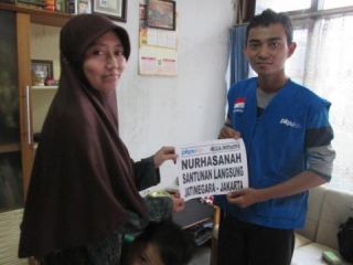 PKPU memberikan bantuan operasional kesehatan untuk Nurhasanah, Penderita Lupus, Sabtu (17/5) - (war/pkpu)