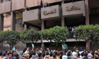 Aksi demo di depan Pengadilan Giza (islammemo.cc)