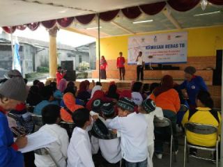 PKPU membidani  pendirian Kawasan Bebas Tuberkulosis (TB) yakni berada di RW 07 Kelurahan Tengah Jakarta Timur. Sabtu (24/5).  (resti/pkpu)