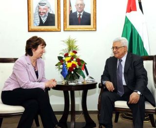 Pejabat Uni Eropa dan Presiden PLO dalam sebuah pertemuan (ivarfjeld.com)