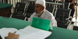 H. Thalib bin Seb bin Thalib, di vonis 30 bulan karena terbukti menjual air zamzam palsu. (kompas.com)