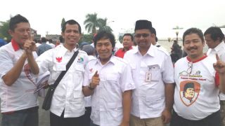 Long march KSPI dihadiri oleh pelawak Komeng dan Timses Prabowo-Hatta, Helmi.A.  (hs/ciktim)