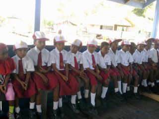 Murid-murid Sekolah Dasar di Raja Ampat (ilustrasi).  (dyahpamelablog.worldpress.com)