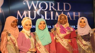 Para Finalis World Muslimah 2013 yang berasal dari beberapa negara.  (lovelytoday.com)