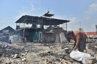 Sisa-sisa kebakaran Kamal Muara.  (metrotvnews.com)