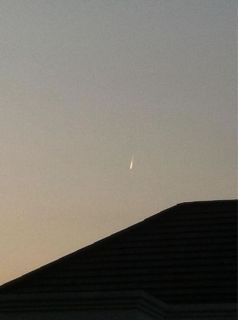 Benda yang diduga meteor oleh pengguna Twitter @aditadits, terlihat di daerah Bogor, Jabar, Ahad (8/6/2014). (twitter.com/aditadits)