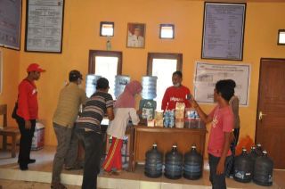 Dapur air PKPU di desa Sangeang, Kecamatan Wera, NTB.  (apn/pkpu)