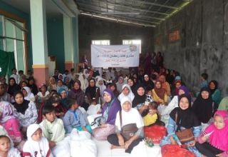 PKPU mulai mendistribusikan Zakat Fitrah di daerah Cileungsi, Klapanunggal, Bogor, Jawa Barat, Senin 6/7/14.  (sn/kis/pkpu)  