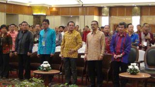 Gubernur Sumbar Irwan Prayitno saat menghadiri acara Predikat Terbaik Nasional dengan Nilai Tertinggi terhadap Kepatuhan terhadap UU Pelayanan Publik di Jakarta, Jum’at (19/7/14).    (Erwin FS)