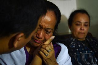Yuriah Tanzil (64 tahun), kakak Ninik Yuliani (57) salah satu korban pesawat Malaysia Airlines MH17 . (nydailynews.com)