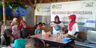 Pelatihan Ibu Wirausaha” yang bertempat di Saung Kalam, Kelurahan Tegal Gundil, Kecamatan Bogor Utara, Kota Bogor.  (lingga/act)