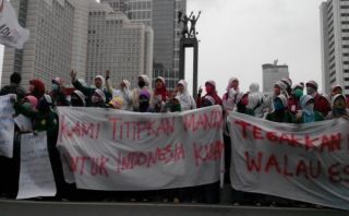 Jaringan Mahasiswa Indonesia (JARMASI) melakukan deklarasi dukungan kepada pasangan Prabowo-Hatta di Bundaran HI, Sabtu 5/7/14.  (okezone.com)