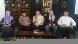 PKPU bersama dengan Komunitas ODOJ (One Day One Juz) dan PRISMA At-Tin menggelar “Festival Cinta Qur'an” pada Minggu (20/7/14) di Masjid Agung At-Tin, TMII, Jakarta Timur. (apn/kis/pkpu).