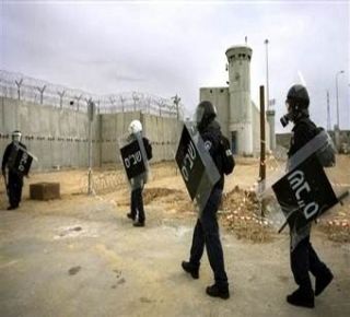 Tentara Israel di perbatasan dengan Jalur Gaza (islammemo.cc)