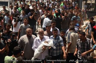 Penduduk Gaza yang berduyun-duyun iringi pemakaman (islammemo.cc)