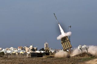 Iron Dome Israel yang digunakan untuk menahan Roket-roket pejuang Hamas.  (nationalreview.com)