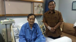 Prabowo Subianto dan Prof. Suhardi.  (liputan6.com)