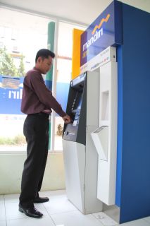 Pembayaran Zakat Via ATM Mandiri (ilustrasi).  (sayasih)