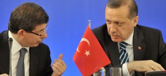 Ahmet Davutoglu dan Recep Tayyip Erdogan (nationalturk.com)