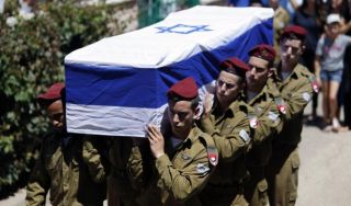 Pemakaman seorang tentara Israel (aljazeera.net)