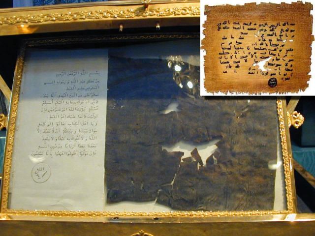 Surat Nabi Muhammad SAW untuk Al-Muqauqis salah seorang penguasa di Mesir, serta replikanya. (travel.maktoob.com)