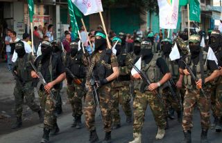 Parade pasukan Al-Qassam di tengah kota paska kemenangan Gaza (jadidpresse.com)