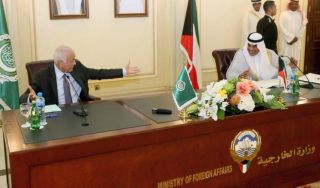 Sekjend PBB, Nabil Al-Arabi dalam kunjungannya ke Kuwait (aljazeera.net)