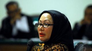 Gubernur Banten non-aktif, Ratu Atut Chosiyah jadi terdakwa dalam kasus sengketa Pilkada Kabupaten Lebak, banten.  (liputan6.com)