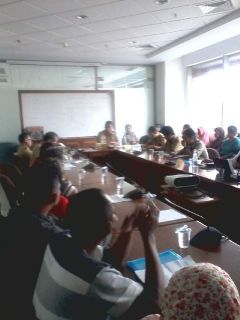 Pertemuan Warga Kampung Deret Klender dengan Dinas Perumahan dan Gedung Pemerintah Daerah (DPGP) DKI Jakarta pada hari Rabu, (10/9/14).  (LBH AS)