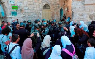 Tentara Zionis halangi warga masuki masjid Al-Aqsha (zadnews.com)