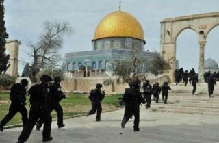 Tentara penjajah Israel berulangkali menyerbu masjid suci Al-Aqsha (islammemo.cc) 
