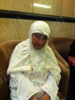 Hj. Nafisah dari Tunisia yang sembuh dari kebutaan saat wukuf di Arafah (alweeam.com.ae)