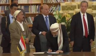 Penandatanganan Kesepakatan damai dengan Jamaah Hutsi 21 September lalu (aljazeera.net)