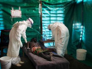 Penanganan yang hati-hati kepada terjangkit virus Ebola (independent.co.uk)