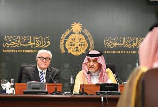 Menlu Arab Saudi, Su'ud Al-Faishal, dan menlu Jerman Frank-Walter Steinmeier (alhayat)