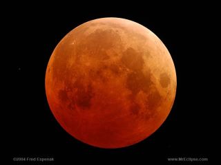 Ilustrasi - Penampakan gerhana bulan total, tanggal 27 Oktober 2004. (Fred Espenak / NASA)